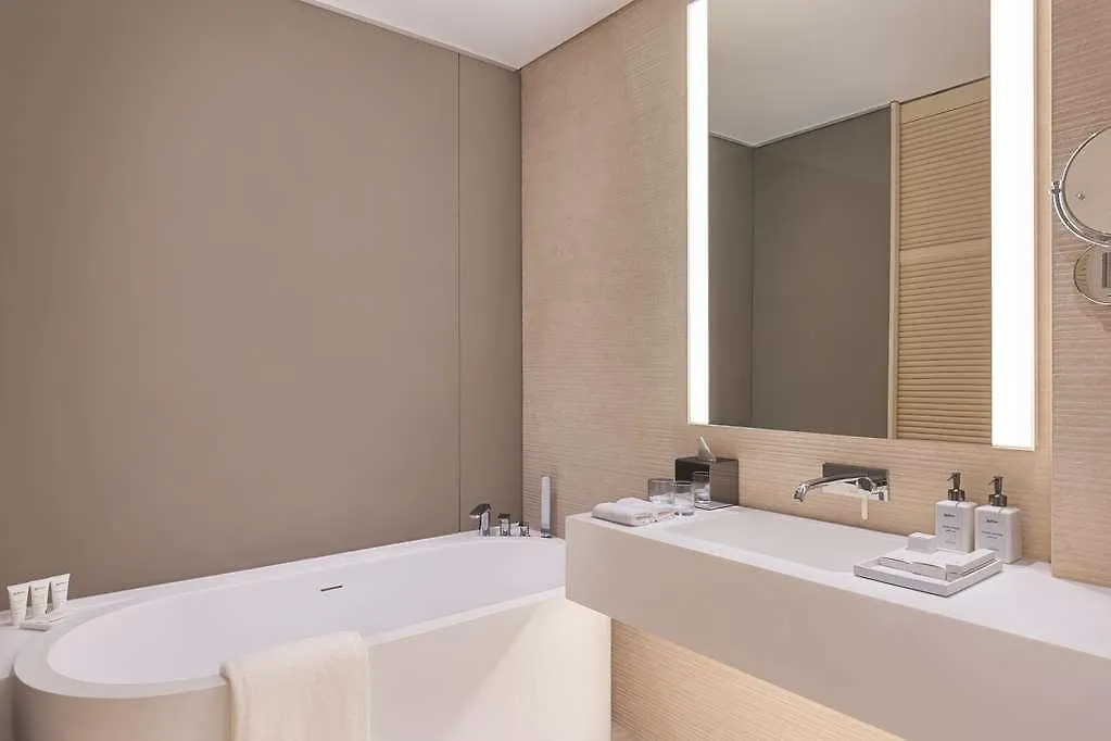 Radisson Beach Resort Palm Jumeirah Dubai Hotel